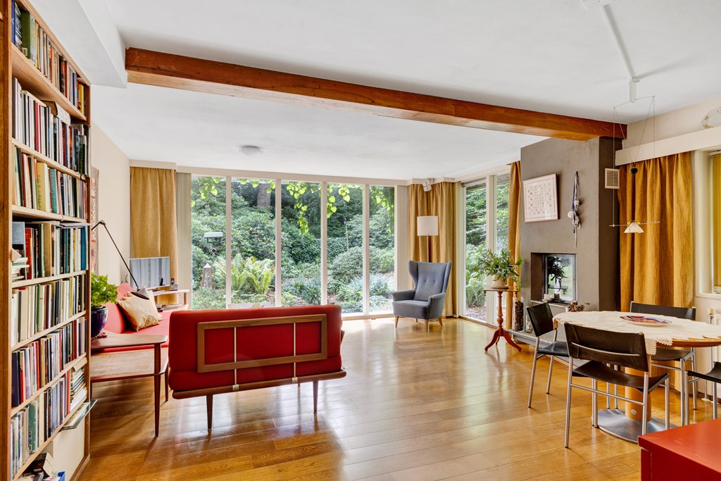 Rijs, Enkhuizerlaan 6-A