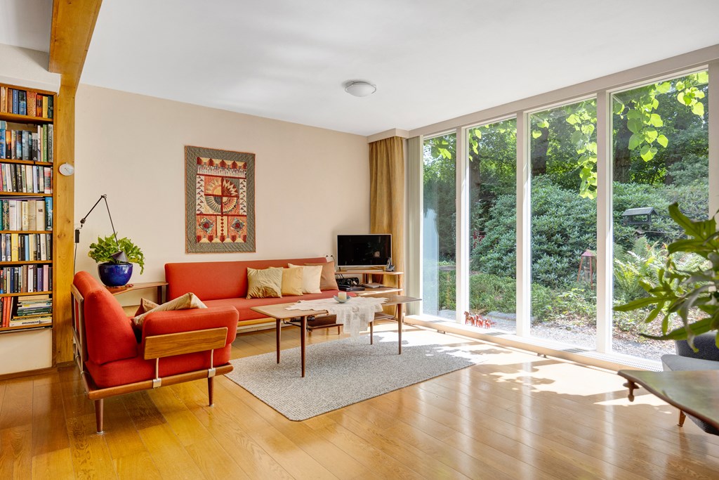 Rijs, Enkhuizerlaan 6-A