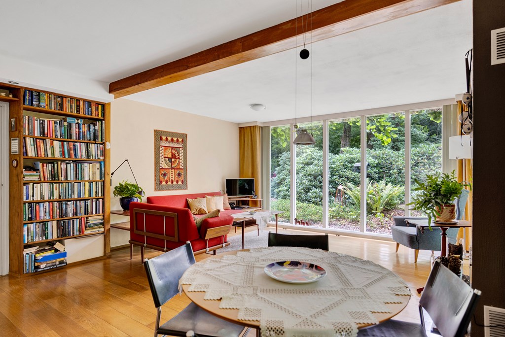 Rijs, Enkhuizerlaan 6-A