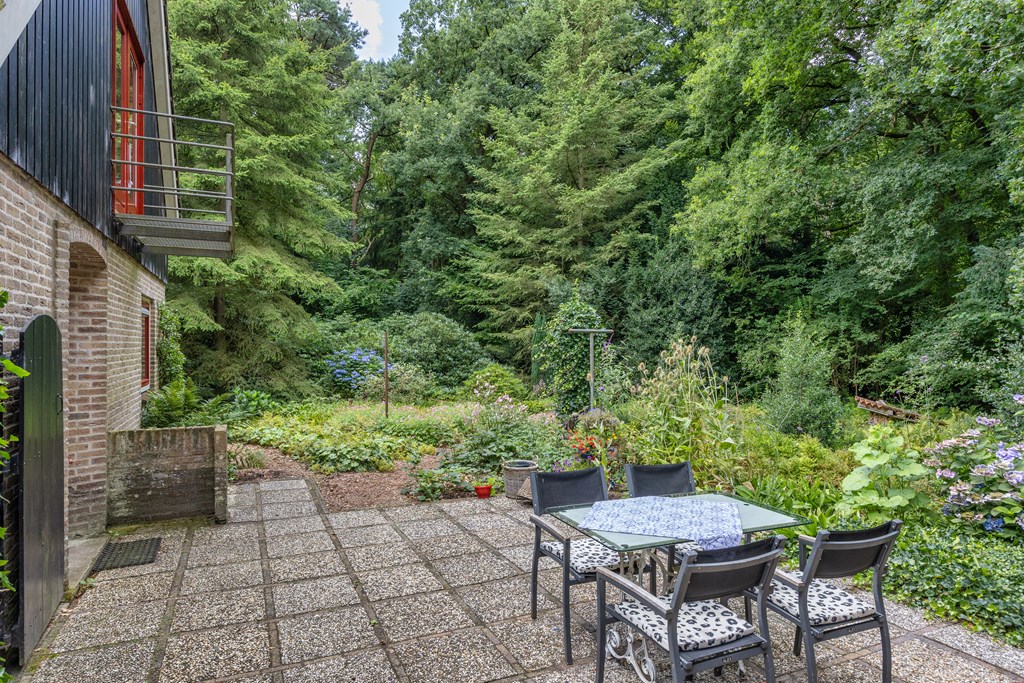 Rijs, Enkhuizerlaan 6-A