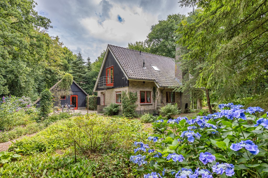 Rijs, Enkhuizerlaan 6-A