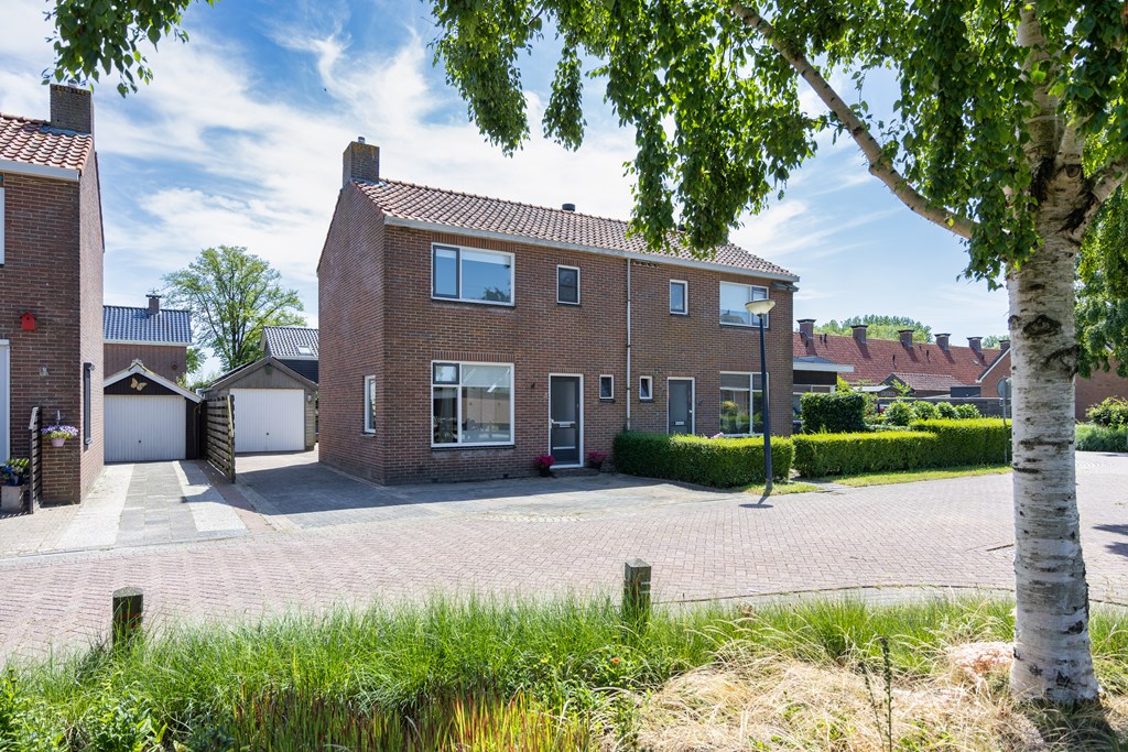 Sloten, Burg G H Mulierstraat 4